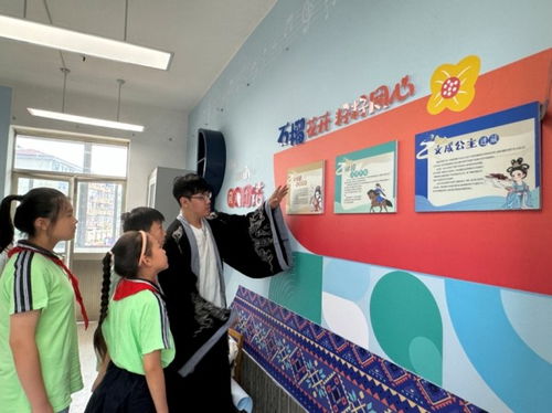 虹橋街道雕刻團(tuán)花 指尖綻放民族情，巧手凝聚團(tuán)結(jié)心